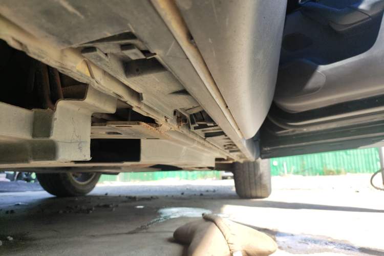 Used Jaguar F-PACE 2018 2.0T Two-Wheel Drive Urban Deluxe Edition Right Side Sill