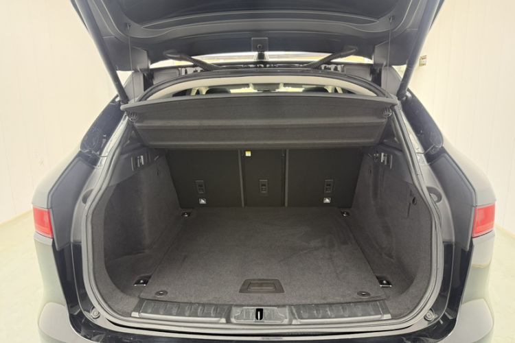 Used Jaguar F-PACE 2018 2.0T Four-Wheel Drive Urban Luxury Edition Trunk