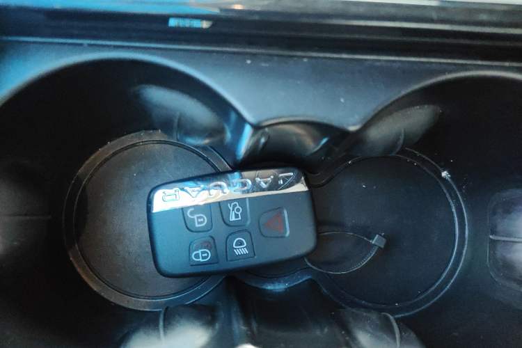 Used Jaguar F-PACE 2018 2.0T Two-Wheel Drive Urban Deluxe Edition Vehicle Key