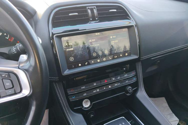 Used Jaguar F-PACE 2018 Restyled 2.0T All-Wheel-Drive R-Sport Sport Edition Audio And AC Panel
