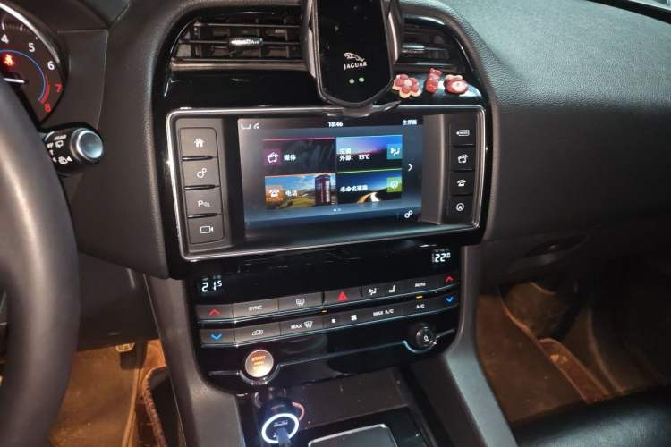Used Jaguar F-PACE 2018 2.0T Four-Wheel Drive Urban Luxury Edition Audio And AC Panel