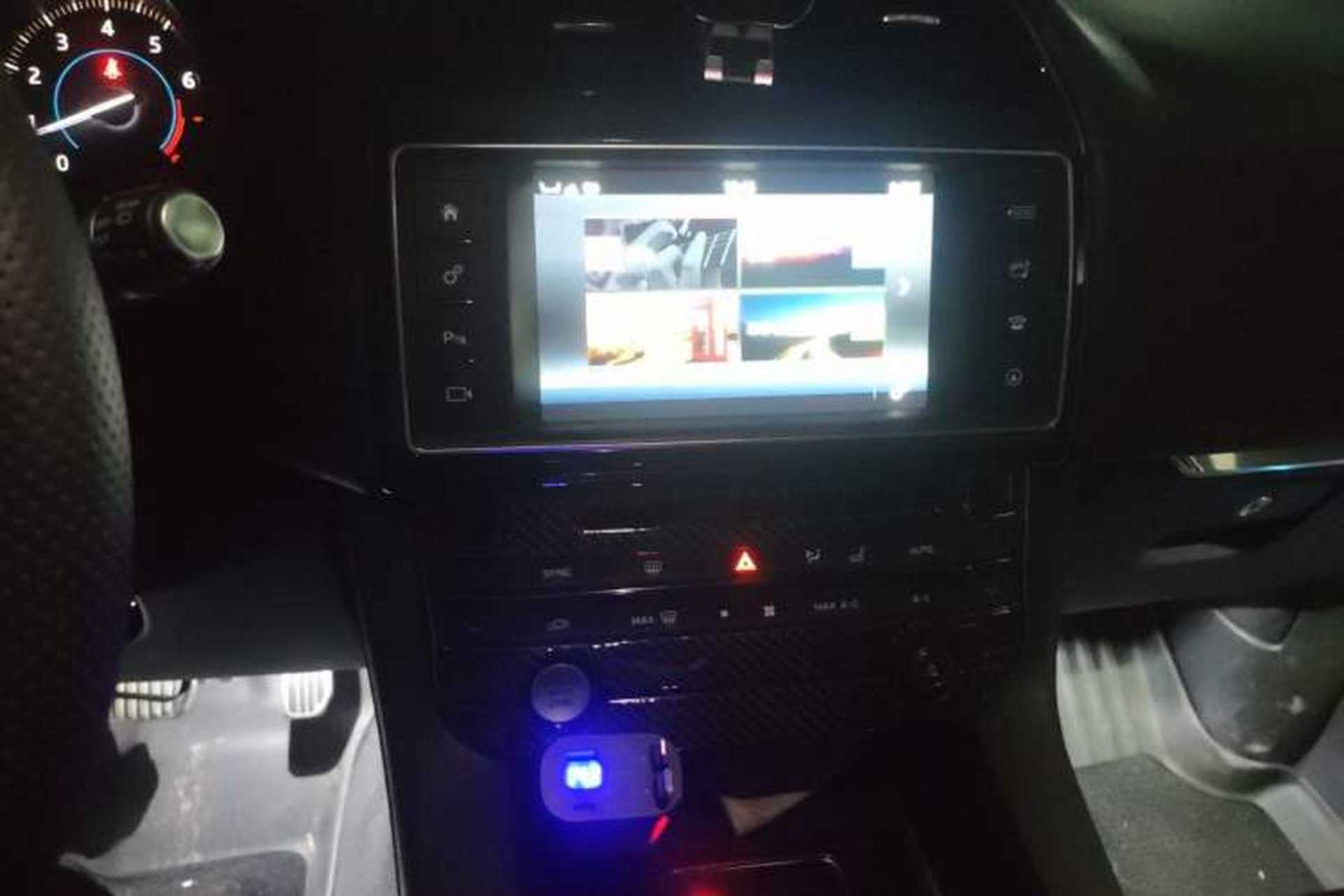 Used Jaguar F-PACE 2018 2.0T Four-Wheel Drive Urban Luxury Edition Audio And AC Panel