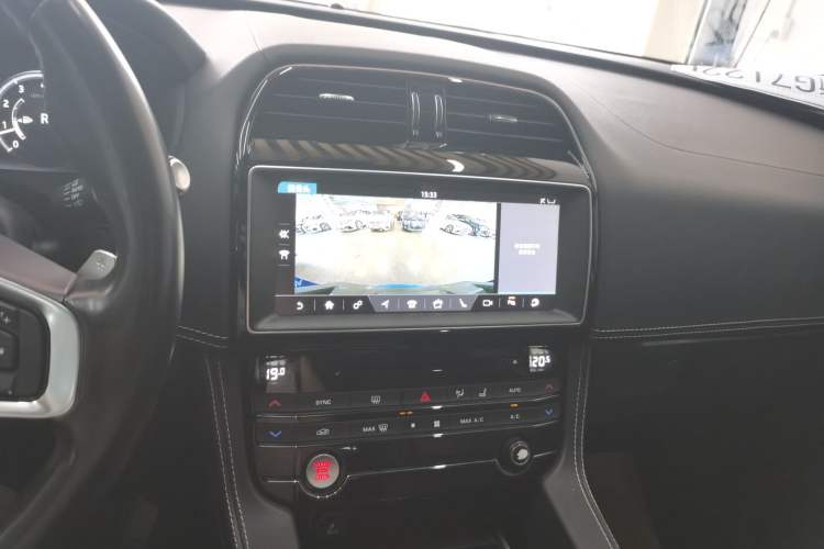 Used Jaguar F-PACE 2018 2.0T All-Wheel Drive R-Sport Sport Edition Audio And AC Panel
