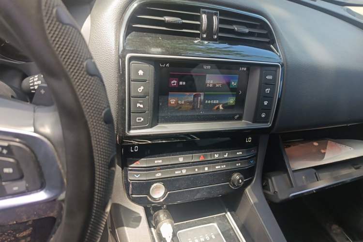Used Jaguar F-PACE 2018 2.0T Four-Wheel Drive Urban Luxury Edition Audio And AC Panel
