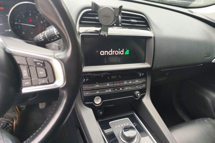 Used Jaguar F-PACE 2018 2.0T Four-Wheel Drive Urban Luxury Edition Audio And AC Panel