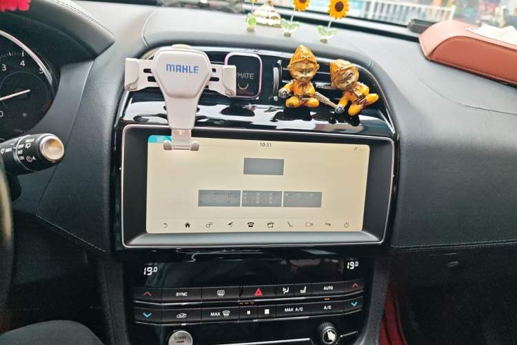 Used Jaguar F-PACE 2018 2.0T Four-Wheel Drive Urban Luxury Edition Audio And AC Panel