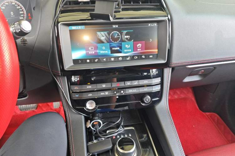 Used Jaguar F-PACE 2018 Restyled 2.0T All-Wheel-Drive R-Sport Sport Edition Audio And AC Panel