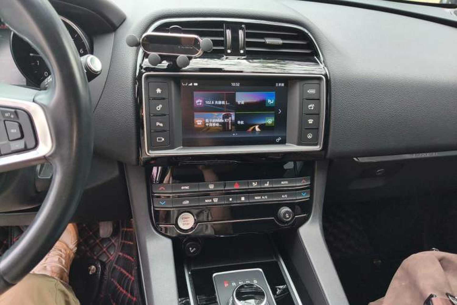 Used Jaguar F-PACE 2018 2.0T Four-Wheel Drive Urban Luxury Edition Audio And AC Panel