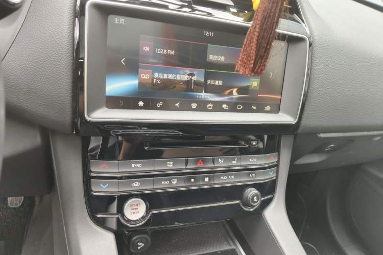 Used Jaguar F-PACE 2018 2.0T Two-Wheel Drive Urban Deluxe Edition Audio And AC Panel