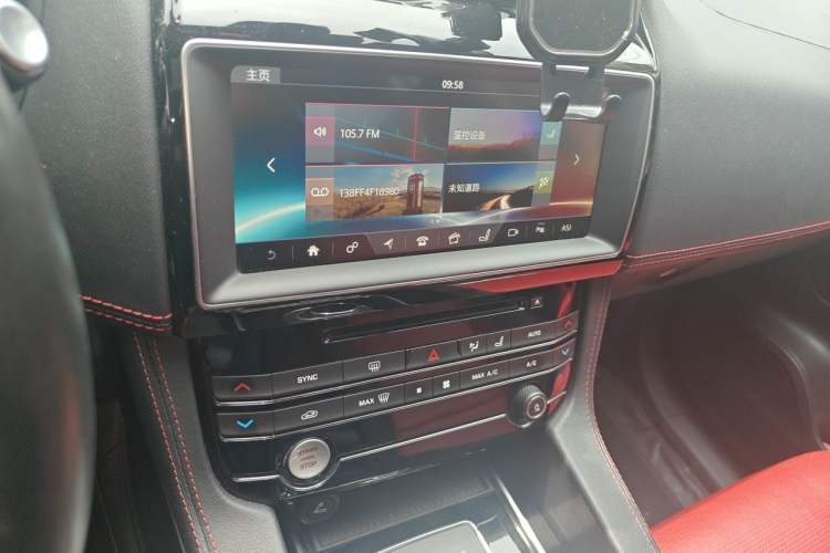 Used Jaguar F-PACE 2018 Restyled 2.0T All-Wheel-Drive R-Sport Sport Edition Audio And AC Panel