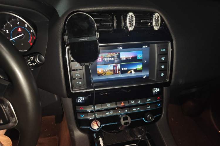 Used Jaguar F-PACE 2018 2.0T Four-Wheel Drive Urban Luxury Edition Audio And AC Panel