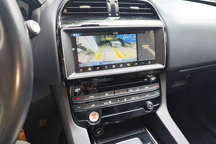 Used Jaguar F-PACE 2018 2.0T Two-Wheel Drive Urban Deluxe Edition Audio And AC Panel