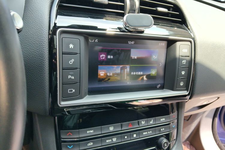 Used Jaguar F-PACE 2018 2.0T Two-Wheel Drive Urban Deluxe Edition Audio And AC Panel