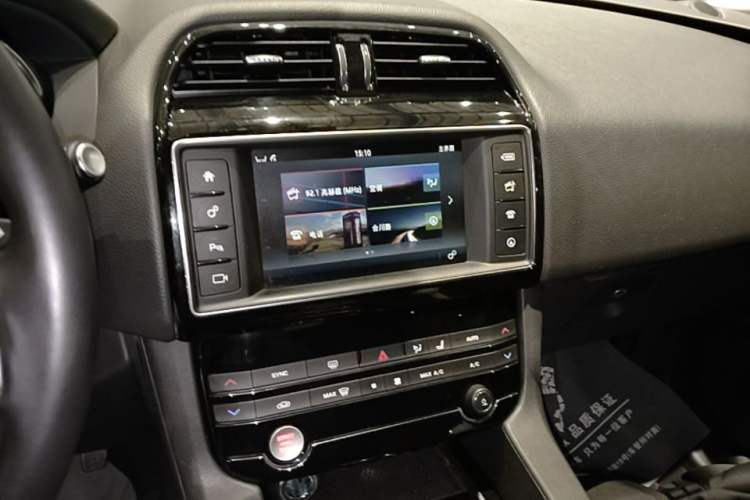 Used Jaguar F-PACE 2018 2.0T Two-Wheel Drive Urban Deluxe Edition Audio And AC Panel