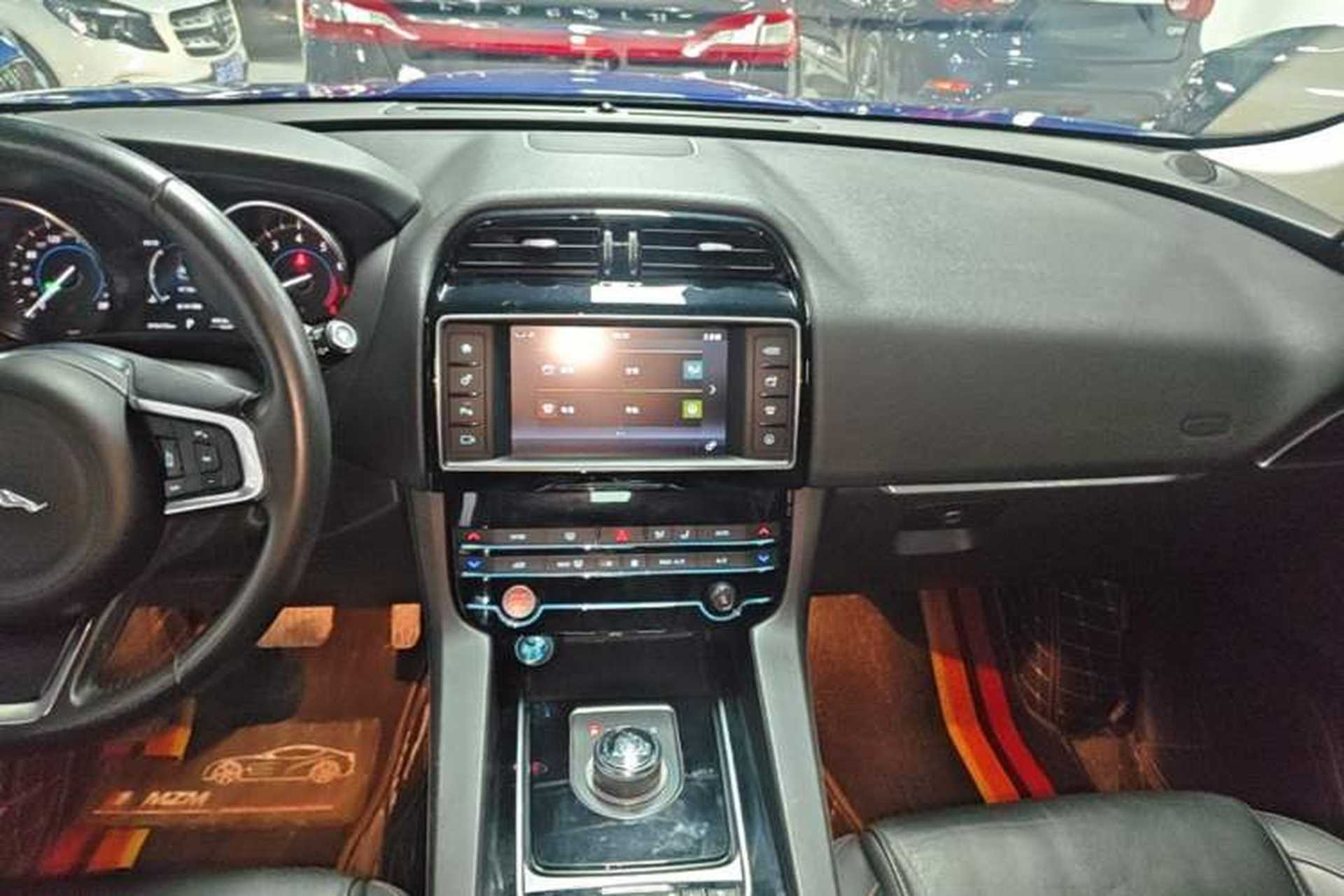 Used Jaguar F-PACE 2018 2.0T Four-Wheel Drive Urban Luxury Edition Audio And AC Panel