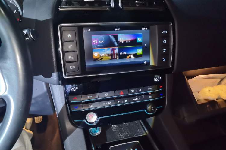 Used Jaguar F-PACE 2018 2.0T Two-Wheel Drive Urban Deluxe Edition Audio And AC Panel
