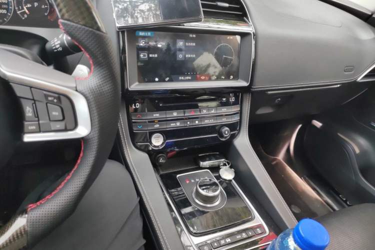 Used Jaguar F-PACE 2018 3.0 SC Four-Wheel Drive R-Sport Sport Edition Audio And AC Panel