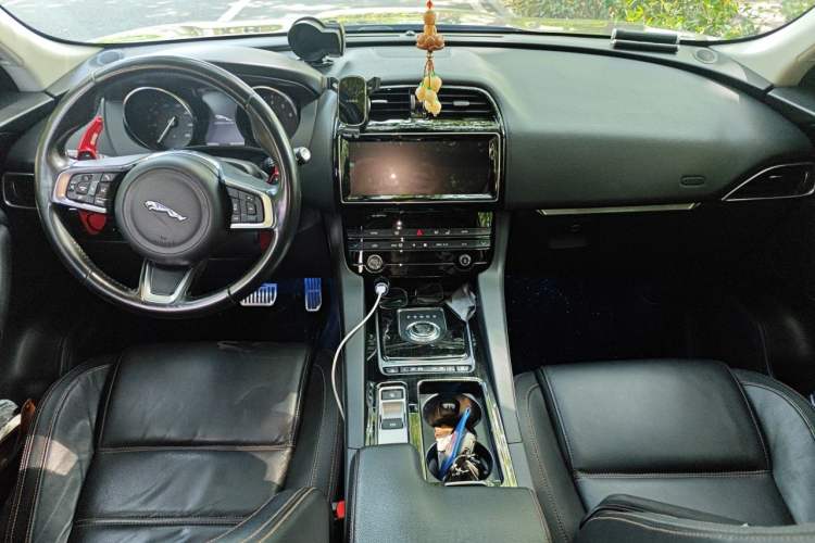 Used Jaguar F-PACE 2018 2.0T All-Wheel Drive R-Sport Sport Edition Center Console