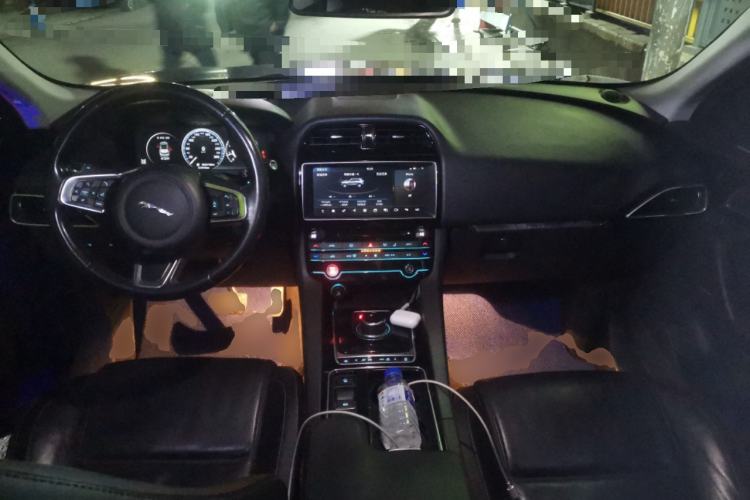 Used Jaguar F-PACE 2018 2.0T Four-Wheel Drive Urban Luxury Edition Center Console