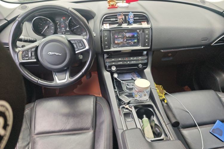 Used Jaguar F-PACE 2018 2.0T Four-Wheel Drive Urban Luxury Edition Center Console