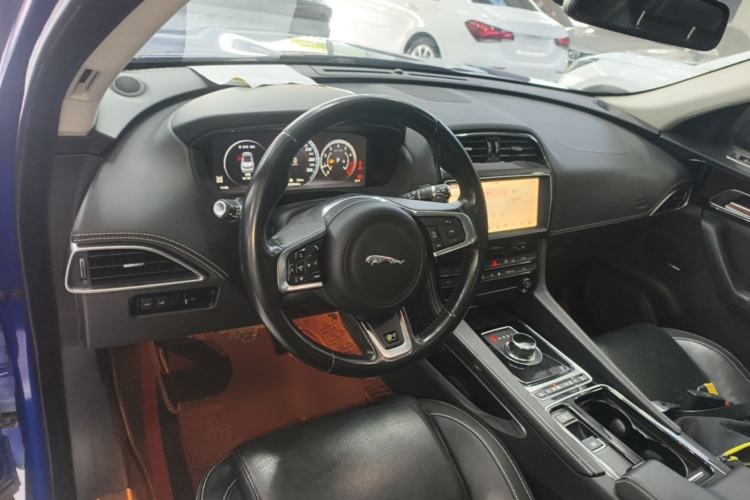 Used Jaguar F-PACE 2018 3.0 SC Four-Wheel Drive R-Sport Sport Edition Center Console