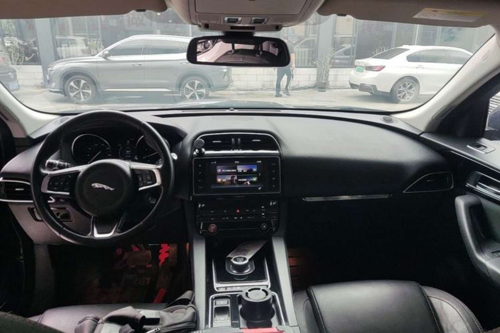 Used Jaguar F-PACE 2018 2.0T Two-Wheel Drive Urban Deluxe Edition Center Console