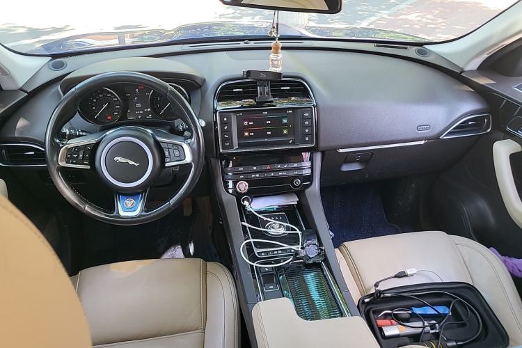 Used Jaguar F-PACE 2018 2.0T Four-Wheel Drive Urban Luxury Edition Center Console