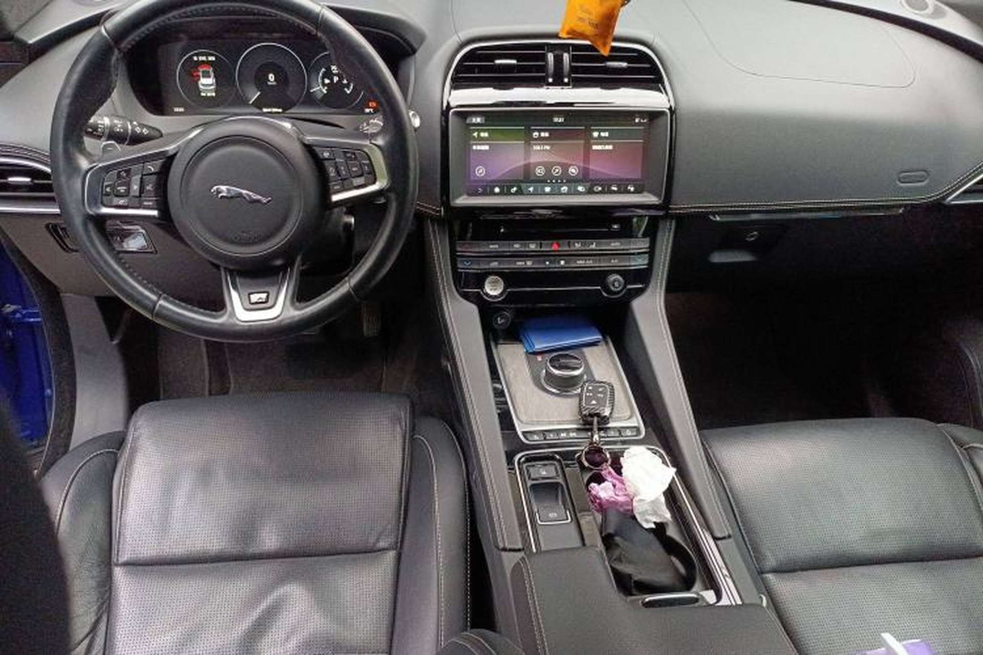 Used Jaguar F-PACE 2018 2.0T All-Wheel Drive R-Sport Sport Edition Center Console