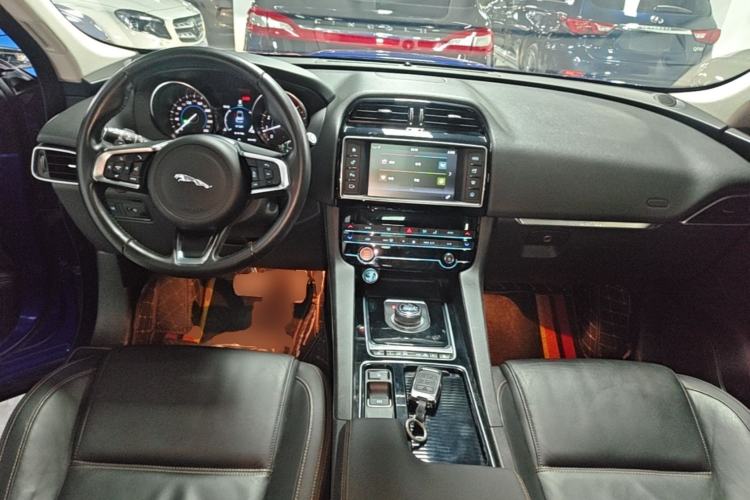 Used Jaguar F-PACE 2018 2.0T Four-Wheel Drive Urban Luxury Edition Center Console