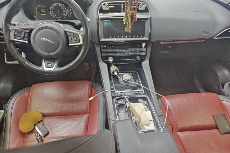 Used Jaguar F-PACE 2018 Restyled 2.0T All-Wheel-Drive R-Sport Sport Edition Center Console