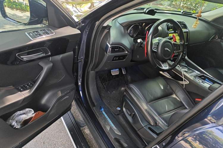 Used Jaguar F-PACE 2018 2.0T All-Wheel Drive R-Sport Sport Edition Driver Seat
