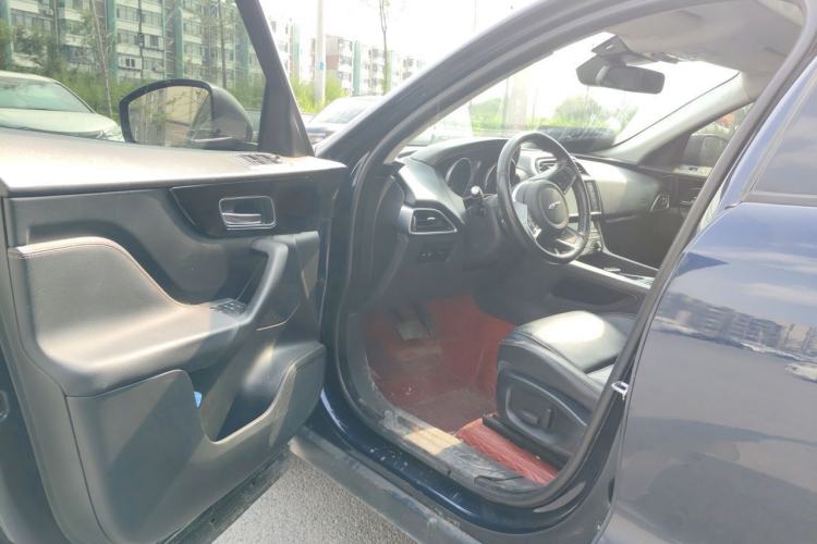 Used Jaguar F-PACE 2018 2.0T Two-Wheel Drive Urban Deluxe Edition Driver Seat