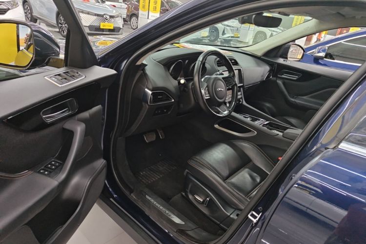 Used Jaguar F-PACE 2018 2.0T Two-Wheel Drive Urban Deluxe Edition Driver Seat