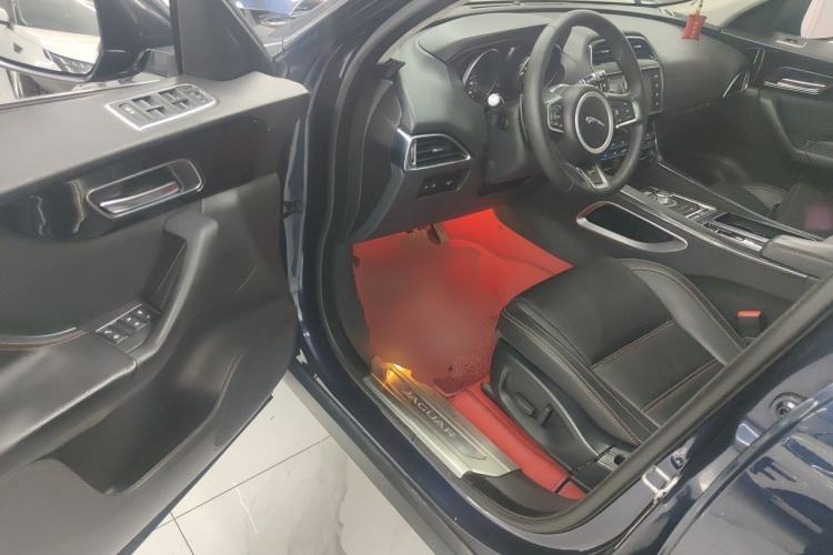 Used Jaguar F-PACE 2018 2.0T Four-Wheel Drive Urban Luxury Edition Driver Seat