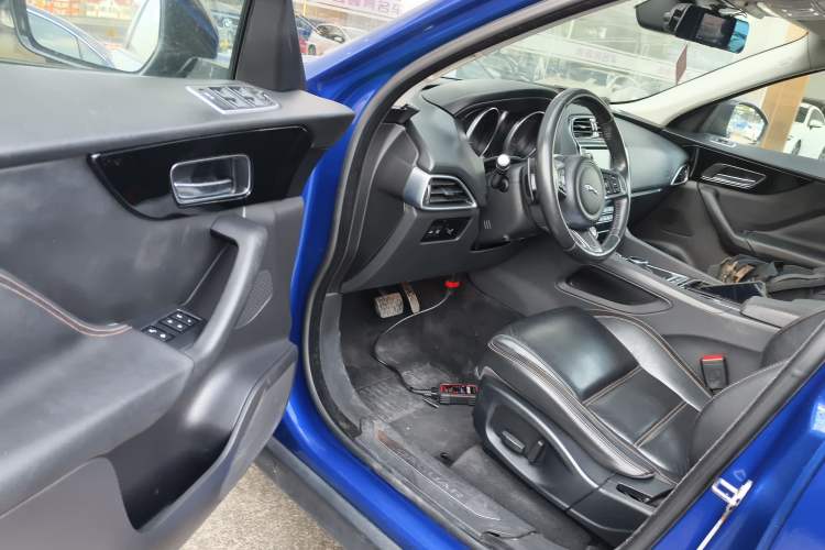 Used Jaguar F-PACE 2018 2.0T Two-Wheel Drive Urban Deluxe Edition Driver Seat