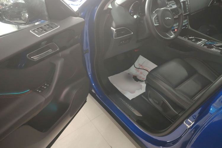 Used Jaguar F-PACE 2018 2.0T Two-Wheel Drive Urban Deluxe Edition Driver Seat