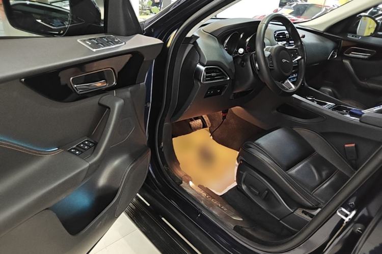 Used Jaguar F-PACE 2018 2.0T Two-Wheel Drive Urban Deluxe Edition Driver Seat