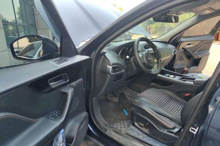 Used Jaguar F-PACE 2018 2.0T Two-Wheel Drive Urban Deluxe Edition Driver Seat