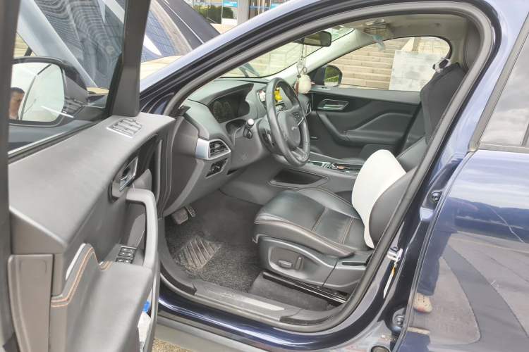 Used Jaguar F-PACE 2018 2.0T Two-Wheel Drive Urban Deluxe Edition Driver Seat