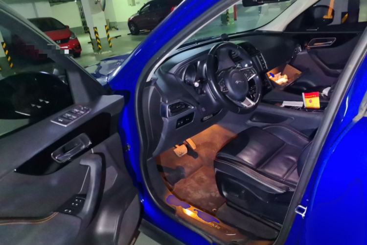 Used Jaguar F-PACE 2018 2.0T Two-Wheel Drive Urban Deluxe Edition Driver Seat