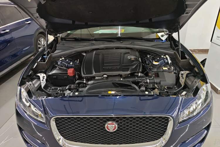 Used Jaguar F-PACE 2018 2.0T Two-Wheel Drive Urban Deluxe Edition Engine Bay