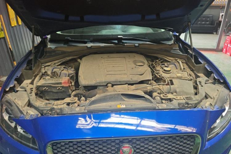 Used Jaguar F-PACE 2018 2.0T Two-Wheel Drive Urban Deluxe Edition Engine Bay