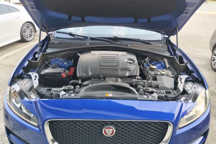 Used Jaguar F-PACE 2018 2.0T Two-Wheel Drive Urban Deluxe Edition Engine Bay