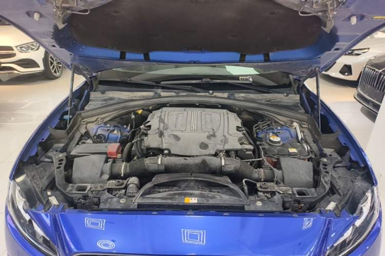 Used Jaguar F-PACE 2018 3.0 SC Four-Wheel Drive R-Sport Sport Edition Engine Bay