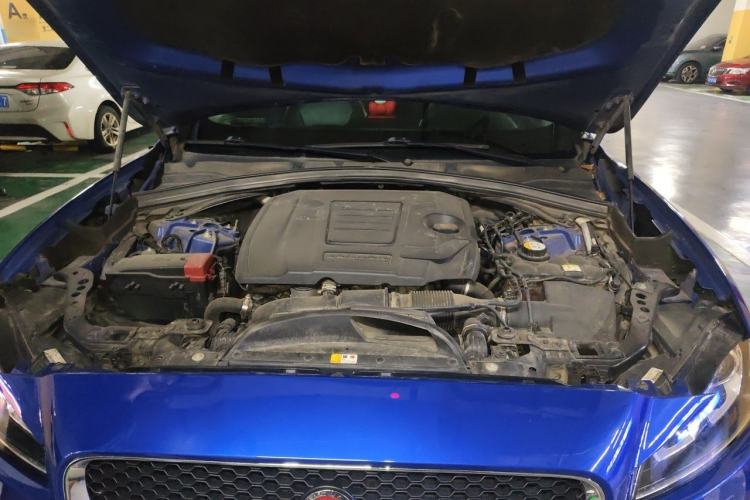 Used Jaguar F-PACE 2018 2.0T Two-Wheel Drive Urban Deluxe Edition Engine Bay