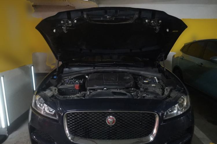 Used Jaguar F-PACE 2018 2.0T Four-Wheel Drive Urban Luxury Edition Engine Bay