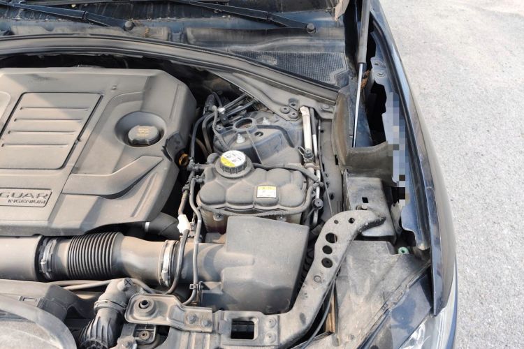 Used Jaguar F-PACE 2018 2.0T Two-Wheel Drive Urban Deluxe Edition Engine Bay Left