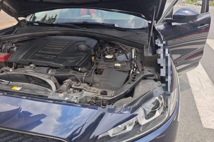 Used Jaguar F-PACE 2018 2.0T Four-Wheel Drive Urban Luxury Edition Engine Bay Left