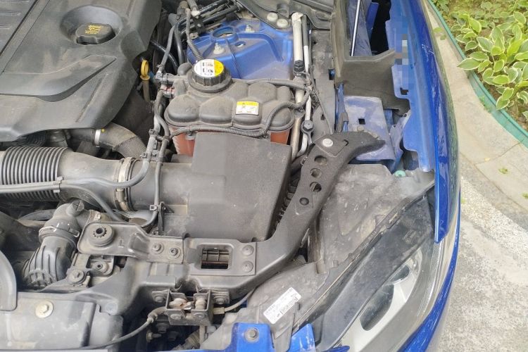 Used Jaguar F-PACE 2018 2.0T Four-Wheel Drive Urban Luxury Edition Engine Bay Left