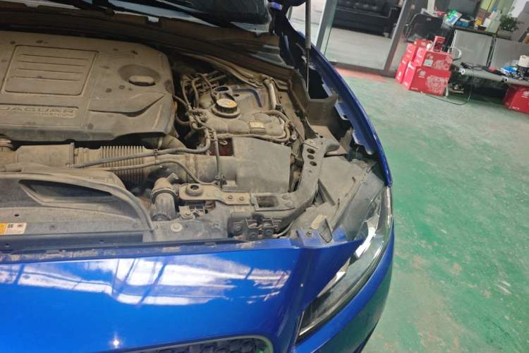 Used Jaguar F-PACE 2018 2.0T Two-Wheel Drive Urban Deluxe Edition Engine Bay Left